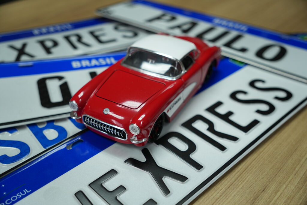 Escolhendo a placa do veículo pelo aplicativo Primeira Placa de forma simples e gratuita.