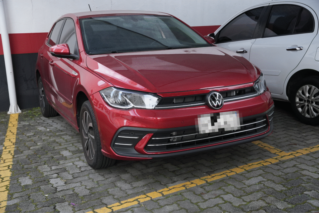 Posso circular com carro sem placa? Entenda os riscos.